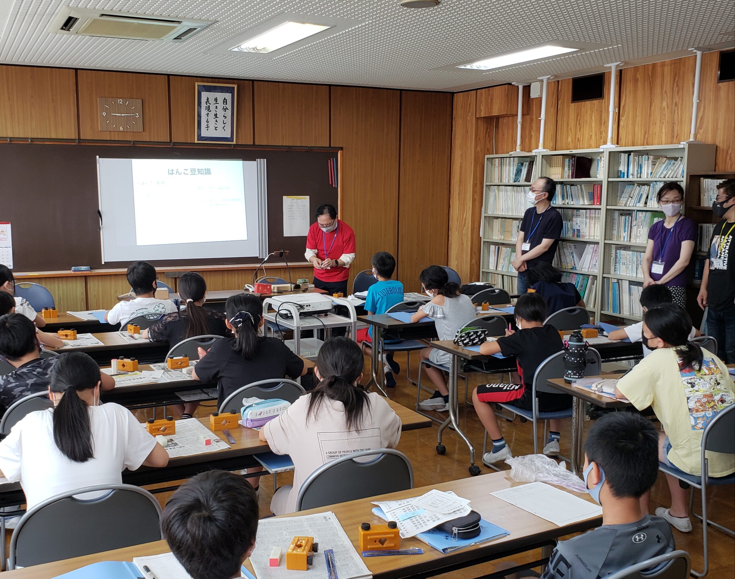 浜松市の小学校で「篆刻体験教室」